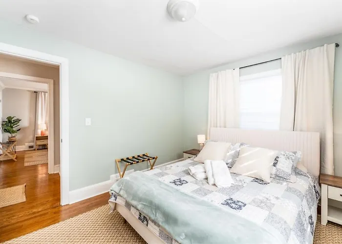 Ardmore Neighborhood Gem - Pet And Kid Friendly Holiday home