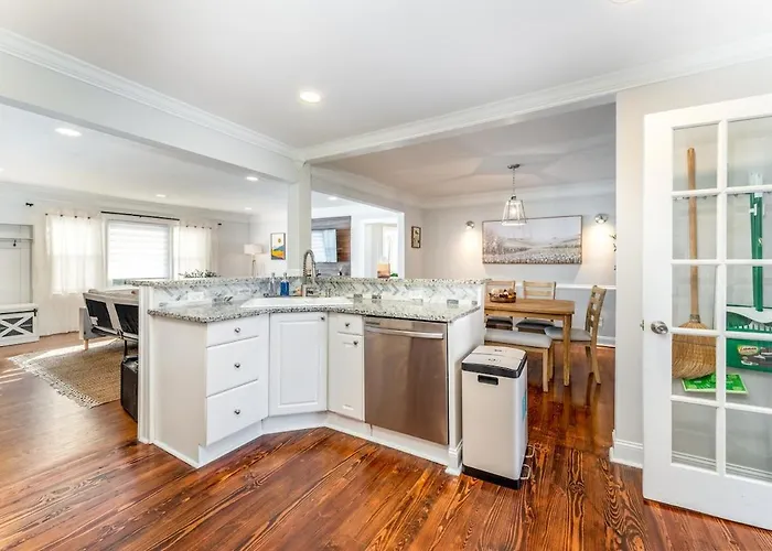 Ardmore Neighborhood Gem - Pet And Kid Friendly Holiday home