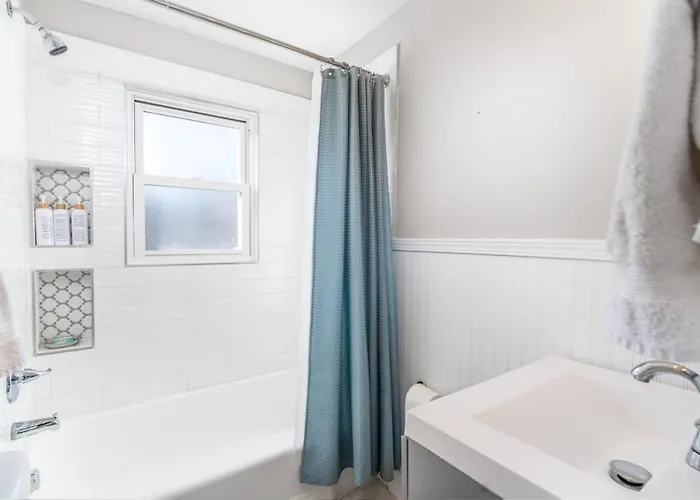 Holiday home Ardmore Neighborhood Gem - Pet And Kid Friendly *