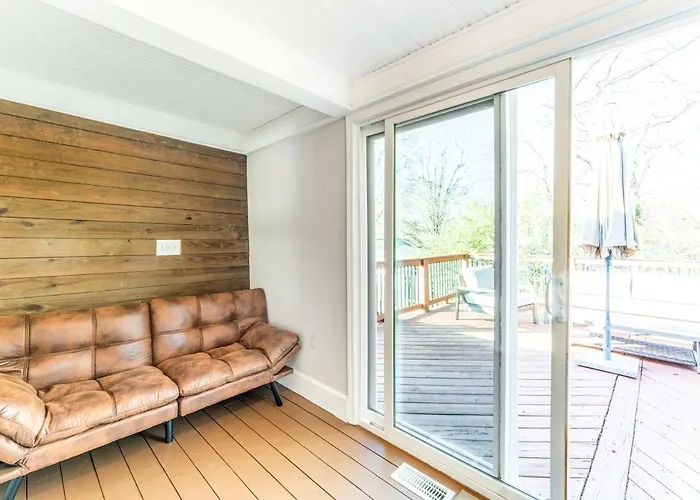Holiday home Ardmore Neighborhood Gem - Pet And Kid Friendly *