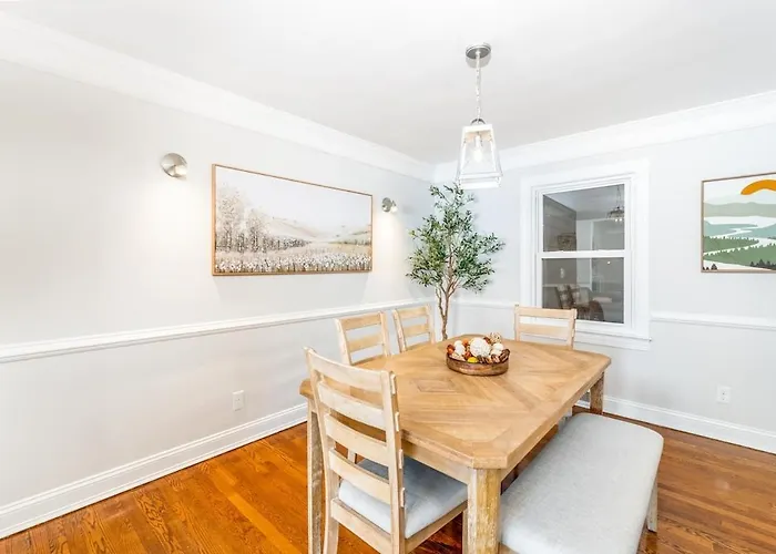 Ardmore Neighborhood Gem - Pet And Kid Friendly Holiday home *
