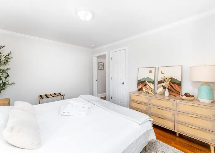Ardmore Neighborhood Gem - Pet And Kid Friendly Holiday home