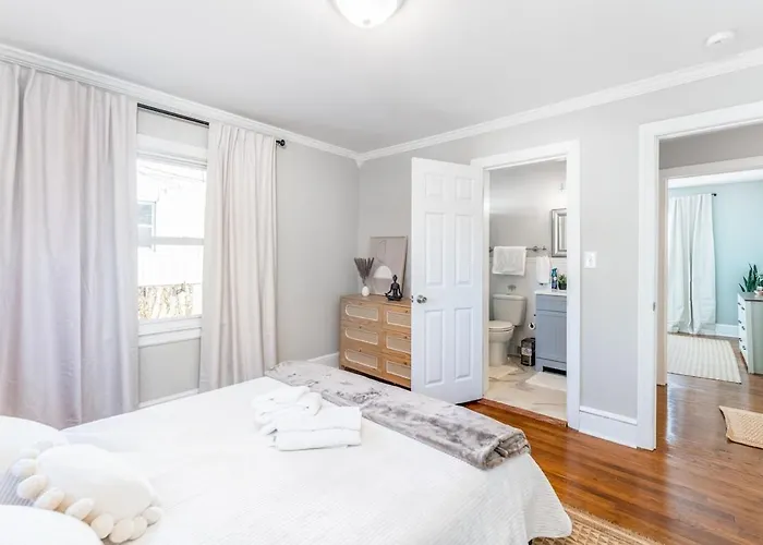 Ardmore Neighborhood Gem - Pet And Kid Friendly Holiday home Winston-Salem